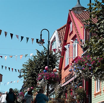 maisons colorées de la ville de lindesnes en norvège