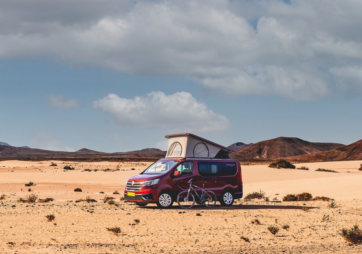 van - roadtrip dans le désert