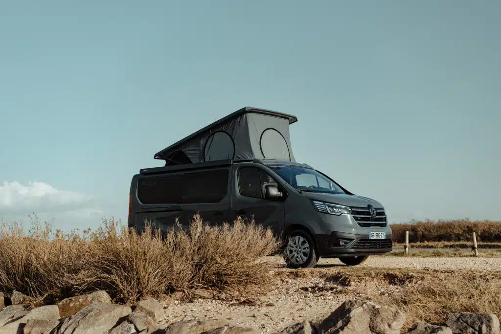 Van aménagé Hanroad de couleur gris urbain sur base renault trafic.