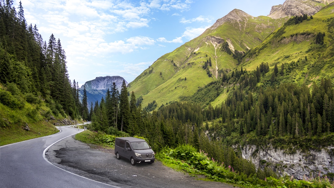 Van aménagé Hanroad à la montagne.