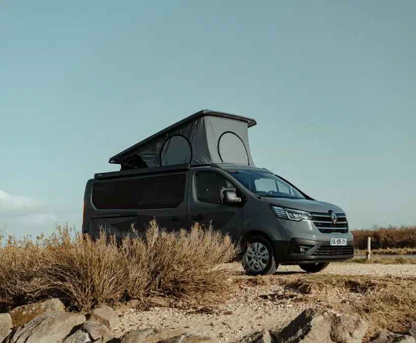 Van aménagé Hanroad de couleur gris urbain sur base renault trafic.