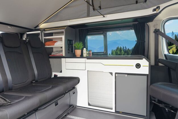 Espace de vie d'un van aménagé Hanroad avec les nouveautés 2025.