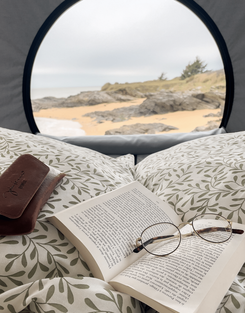 Vue sur la côté du toit relevable.