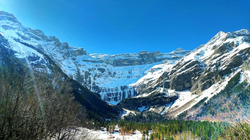 cirque de gavarnie enneigé