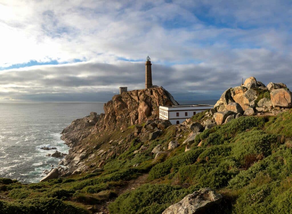 la pointe costa de morte avec un phare