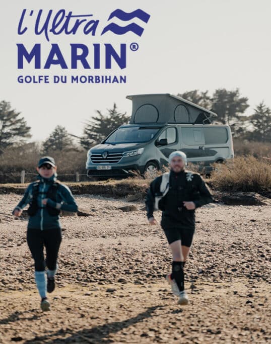 van aménagé hanroad avec des personnes qui font du trail